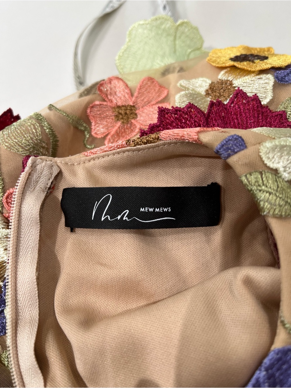Mew Mew’s embroidelydress - Picture 4 of 4